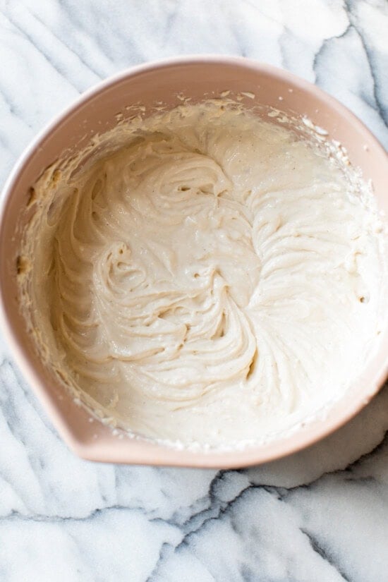 Beat the cream cheese, yogurt, egg whites, vanilla in a bowl.